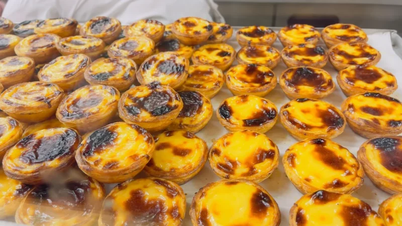 Pastéis de nata em tabuleiro